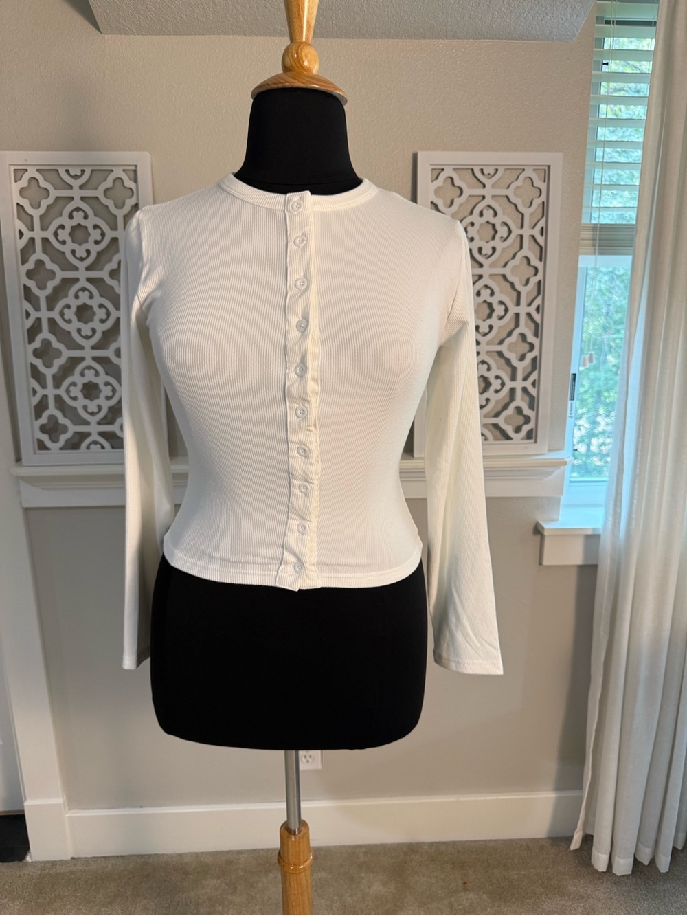 Women's White Ribbed Button-Front Long Sleeve Top